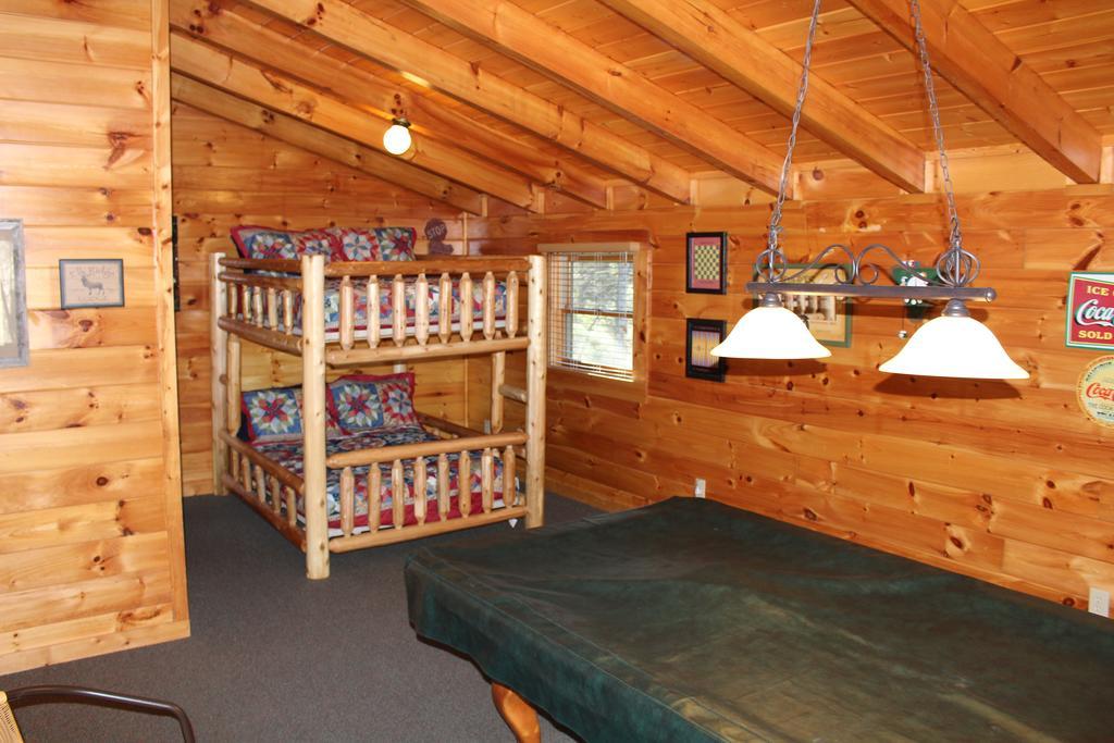 Knotty By Nature Gatlinburg Quarto foto